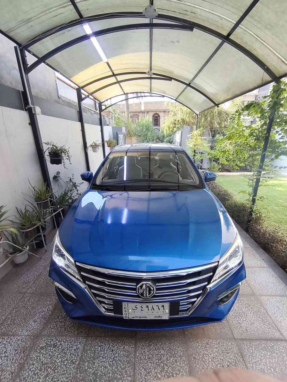 للبيع | MG5 Luxury 2022 (أعلى فئة💯) 💙 لون مميز ونادر 
سيارة شخصية بحالة ممتازة جدًا، استخدام هادئ ونظيفة من الداخل والخارج.
✅ موديل: 2022
✅ الفئة: Luxury (أعلى مواصفات)
✅ الممشى: 55,000 كم فقط
✅ اللون: أزرق مميز مع داخلية بيج
✅ فتحة سقف بانوراما
✅ تدفئة مقاعد امامية 
✅مقاعد كهرباء 
✅3 انظمة للتحكم بالستيرن
✅ تشغيل بصمة ودخول ذكي
✅ شاشة كبيرة + Apple CarPlay / Android Auto
✅ كاميرا خلفية+كاميرات 360 + حساسات امامية وخلفية 
✅ هاند بريك إلكتروني + Auto Hold
✅ مثبت سرعة
✅ جميع المواصفات الوكالة
بيها كم شخوط بسيطة اني ممصلحها لان متأثر
بس مكفولة من الصبغ والبارد والحار 
السيارة جاهزة للاستخدام، وما تحتاج أي مصروف، والحمد لله نظيفة جدًا.
💰 السعر المطلوب: (97 💸)  (قابل للتفاوض بالمعقول بعد المعاينة). 
📍 بغداد
للاستفسار أو المعاينة، التواصل على الخاص أو الاتصال. ***********
**رجاءً، للجادين فقط.**
