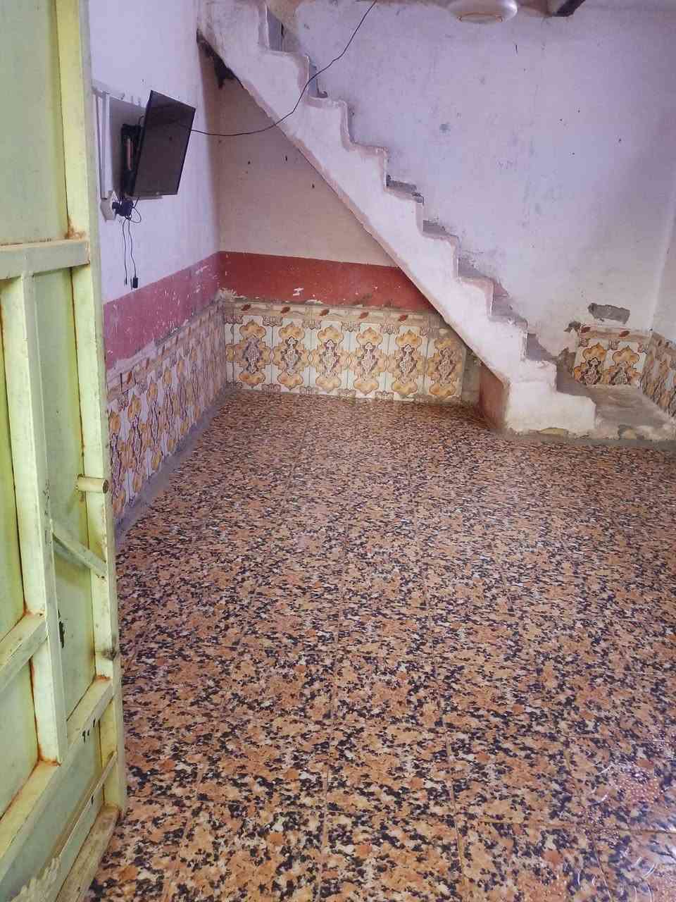 بيت مساحه 120حاوي العباس مستعجل للبيع السعر 11مليون***********
