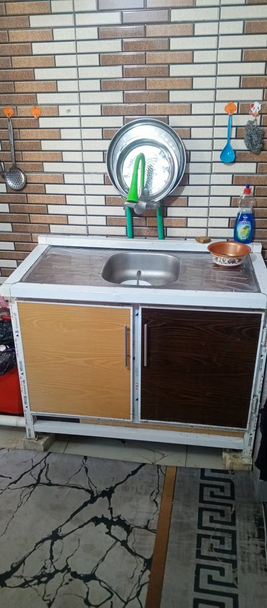 السلام عليكم كاونتر3قطع للبيع سعر 300العنوان بغداد شهداء البياع سوك رضا ***********
