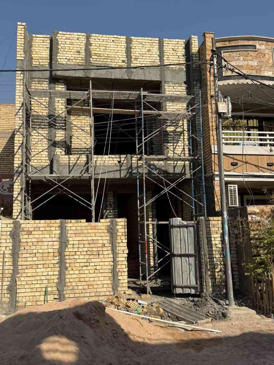 منزل 150 متر
جبه 6 
نزال 25 
5 نوم 
صاله 
مطبخ 
حولي 
5 حمام 
طابقين ونص 
حي الجهاد ديون مخابرات 
شهر ونص يكمل للتواصل للتواصل على الارقام واتساب اواتصال 
***********☎️ *********** ☎️
