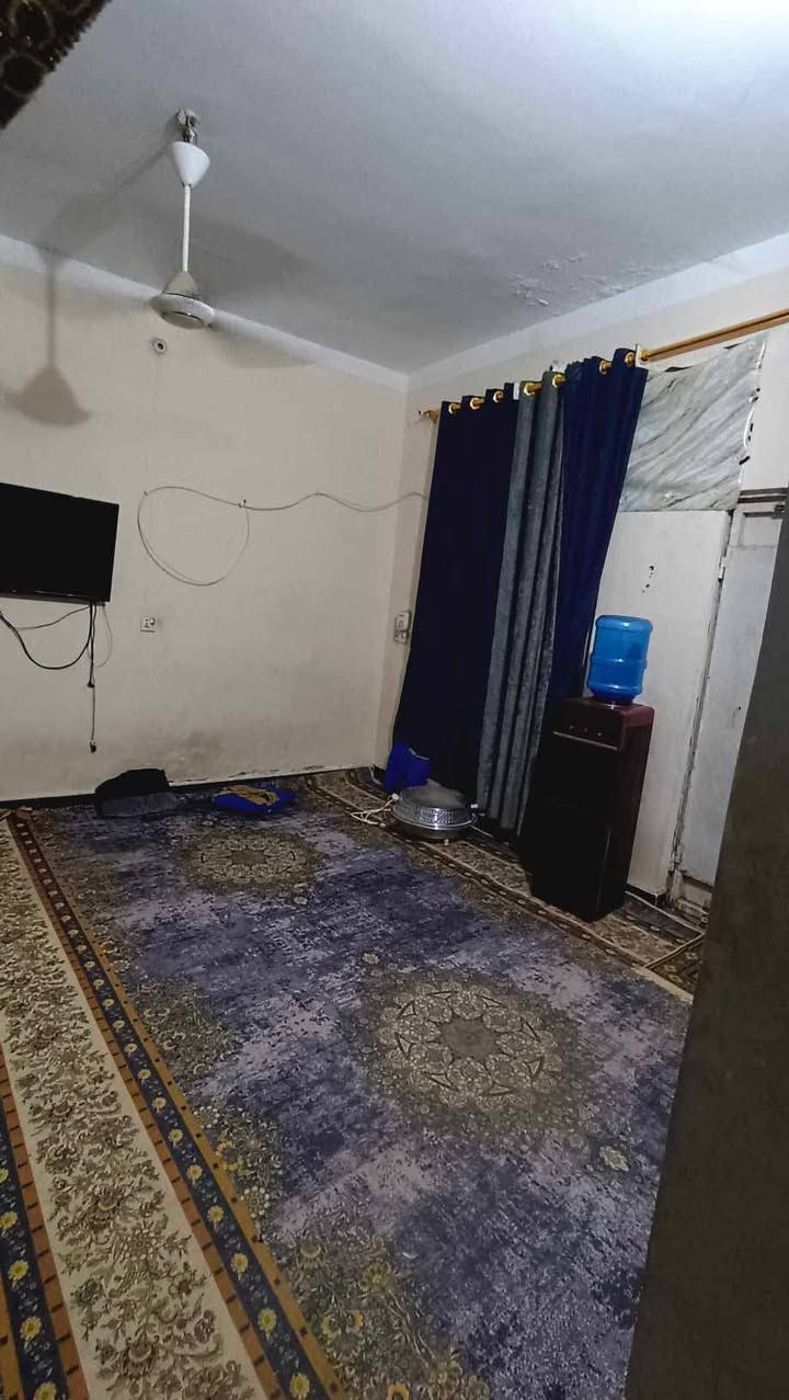 🏠 *بيت زراعي للبيع*
📍 *العنوان: الدجين - على شارعين*

*📐 المساحة:* 190 متر
*💰 السعر:* 51 مليون

*🏗️ نوع البناء:*
فرمستون - عگادة - شيلمان
الواجهة ملبوخة لباخة نظيفة وحلوة
البيت كله سيراميك مرتب
الصبغ نظيف ومرتب وجاهز للسكن مباشرة

*📋 التفاصيل الداخلية:*
✔️ غرفتين نوم
✔️ استقبال
✔️ ديوانية
✔️ مطبخ
✔️ صحيات داخلية
✔️ طارمة

*✨ المميزات:*
يوجد مساحات متروكة فارغة داخل البيت:
- ترك عبارة عن ممر كبير وطويل
- ترك خلف احد الغرف
(تصلح حديقة - بناء ملحق - كراج)

*📌 الموقع بالضبط:*
الدجين صاير على شارعين:
1- شارع مديرية الكهرباء الجديدة الي امام الكراج
2- شارع الروضة خلف جماعة البالات الي يبيعون كنتورات واثاث

للاستفسار ---
واتساب ***********
اتصال ***********

