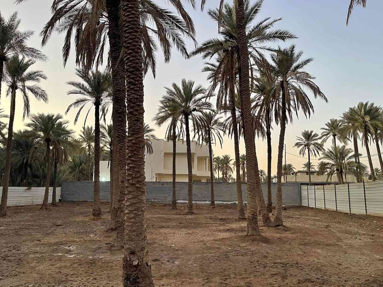 500 متر  للبيع في  كربلاء المقدسة  في شارع السيدة زينب  بالقرب من القنطرة البيضاء في منطقة أبو ماشة 
تتوفر جميع الخدمات  ماء كهرباء وكل شي والشارع مبلط لحد الألف متر موقعها مرغوب وخدماتها ممتازة وسعرها مناسب
 للاستفسار اكثر  التواصل على الرقم: *********** (يتوفر واتساب)
هذا رقمي ومسجلة باسمي
