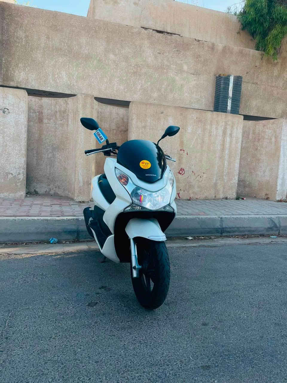 السلام عليكم دراجه pcx جيل الاول ياباني  مكينه 150  دراجه مكفوله كفاله عامه مال رمبه حساس ازدحام حساس ستان تتدفئة بل يدات لد أمام لد خلفي مكينه برغي ممفتوح بيه شلعه معدل فول مال جناي دراجه تتعب تكول جديده على ايديأوراق موجوده الرمبه بيه السعر مليون و450الف العنوان بغداد الكرخ الأتصال على الرقم *********** بغداد, العراق
