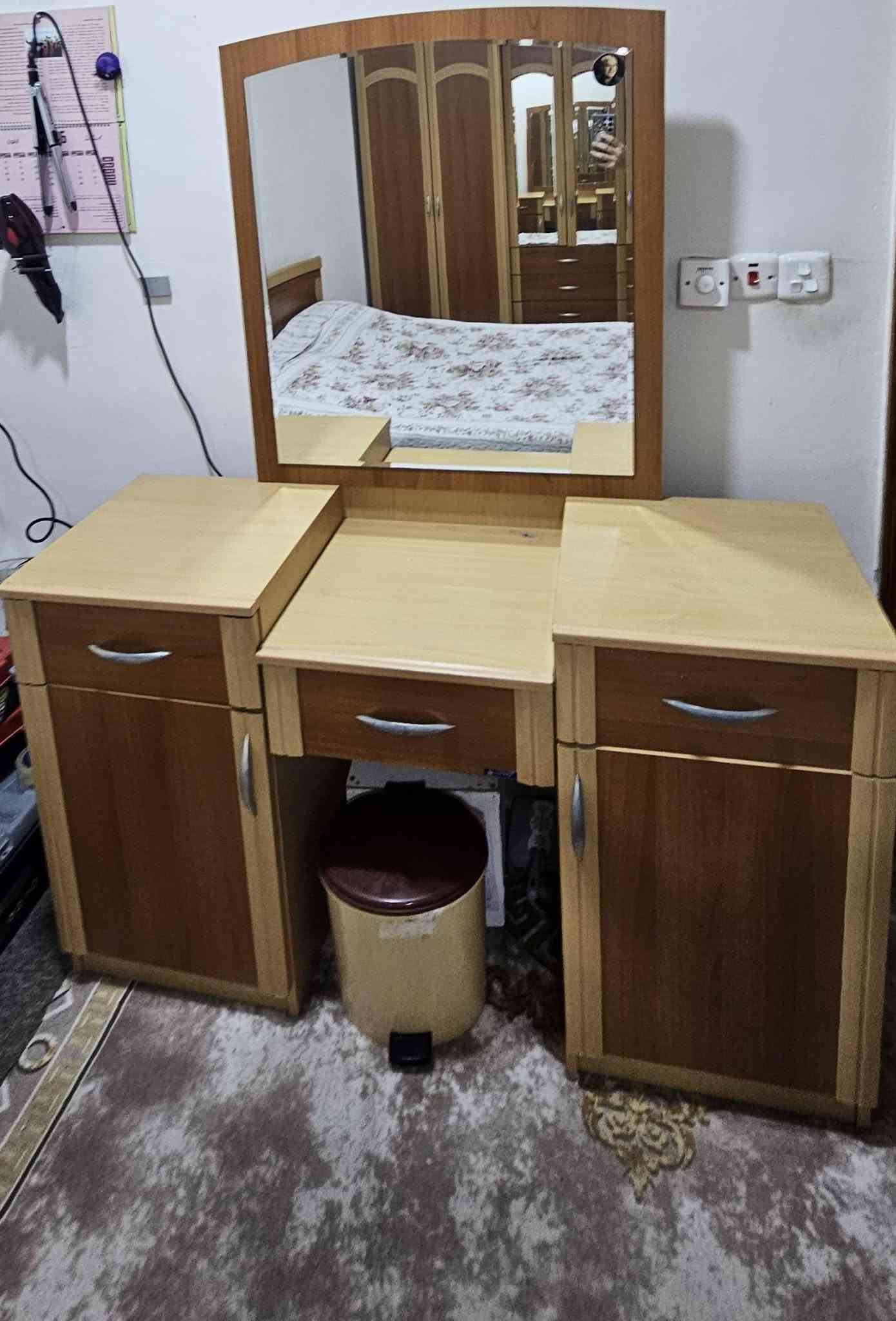 غرفة نوم للبيع  للاستفسار
***********
