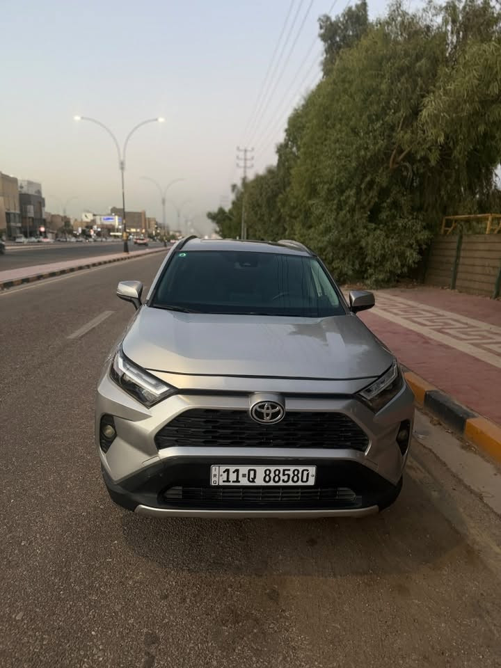 راف فور xle 2022
سيارة فول مواصفات فئة xle
نقطة عمياء 
رادار
بصمة
فتحة
تبريد قطعتين
تحكم ستيرن
3 أنظمة قياده ايكو نورمال سبورت
سيارة نضيفة بمعنى الكلمة
سويتله قبل فترة حداديه 
گصيته من امريكا على ايدي 
حادثه كلش مرتب حافه جاملغ وبنيد بدون ايرباك بدون دواخل بيه بارد على كد 4 اصباع دون قطره صبغ 
ماشية 75 الف كيلوا متر 
سعره 216وبيه مجال بسيط 
مكانه النجف

***********
