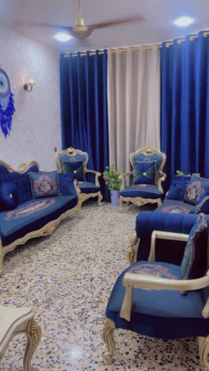 بيت للبيع 
مساحه ١٠٠ متر طابقين طابو صرف زراعي
سند ٢٥ مكاتبه واقرار من صاحب البيت 
البيت يحتوي على طابقين 
الطابق الاول طرمه وتواليت خارجي وغرفتين مثبت بالصور وحولي ومطبخ ومنور وحمام الطابق الثاني ٣ غرف وحولي صغير وحمام  وبيتونه وسطحين صور للطابق الاول 
العنوان البعيثه مجمع الحليم رقم التلفون ***********
