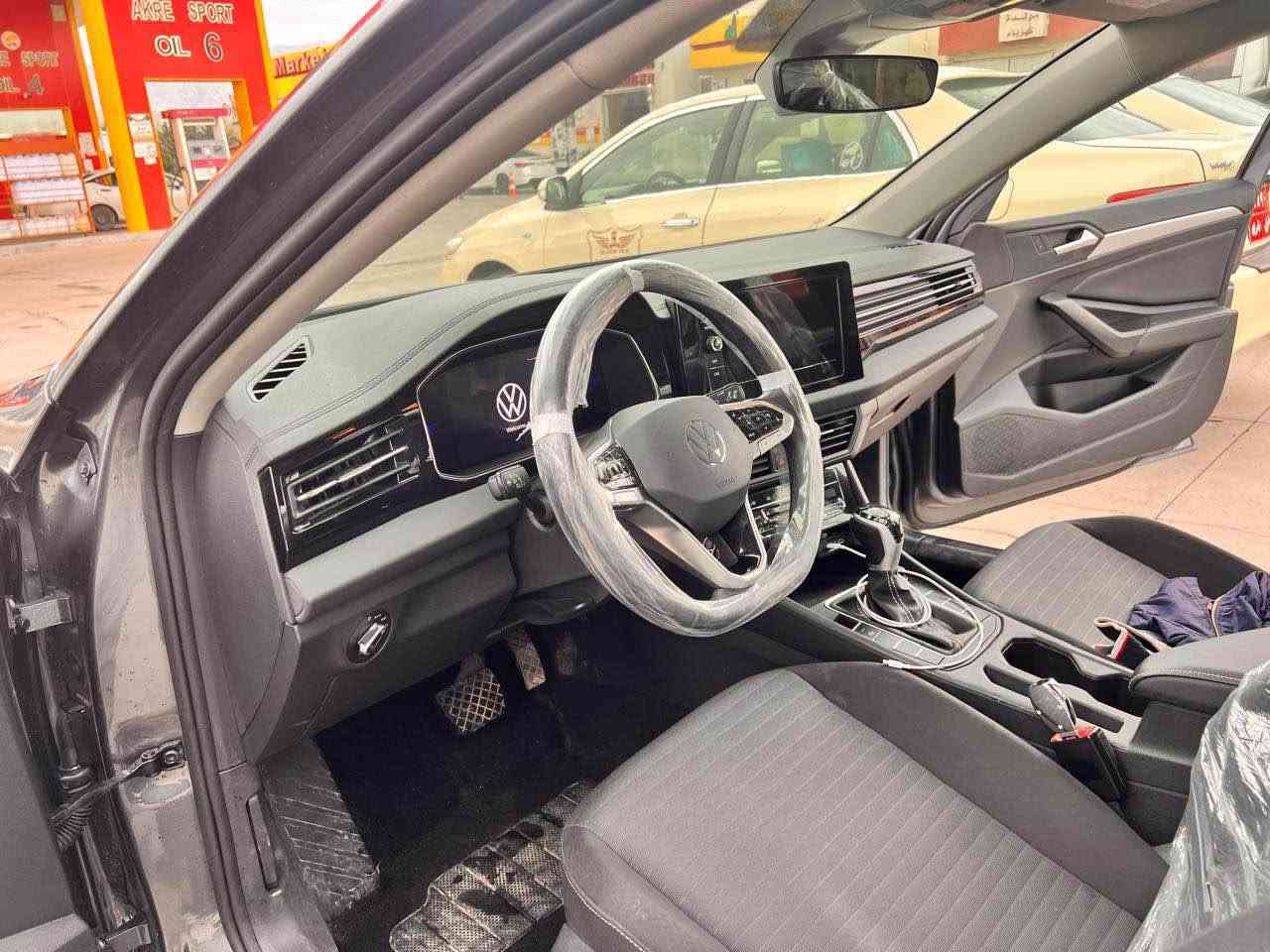 Jetta 2025
مواسەفات S ￼
ئەیرباگ نەتەقیە 
١٨،٠٠٠مایل ڕۆشتوە
جاملغی پێشەوە لای سەکن و ڕوبع بۆنیت بەبێ ژورێ 
***********
153معامله أربيل, العراق
