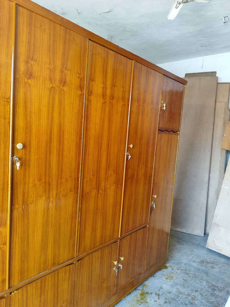 وجبه كلاريات مستعمله مقبطه واحد 3 ونص واحد 3 وربع صاج داخل وخارج نضافه فول الفول درجة اولى العمق 70  #***********
