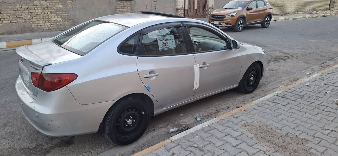 *********** النترا خليجيه ٢٠٠٩ مكينه ٢٠٠٠تخم تاير حداديه جديده تبريد شغال فتحه شغاله سياره مكفوله من الضربه بيه جراد فقط صفحه سايق جاهزه من اي شي سعر ٧٨ مكان سياره واسط
