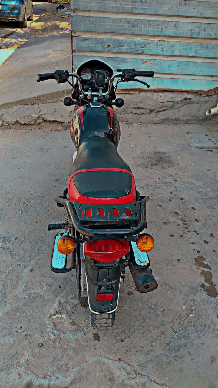 السلام عليكم بوكسر موديل 22 نضيفه مكينه خرسه  جيب فيتر وافحص كهربائيات كلها شغاله بدون اوراق اكفلها إلك سعر 850 مكاني البياع رقمي ***********
