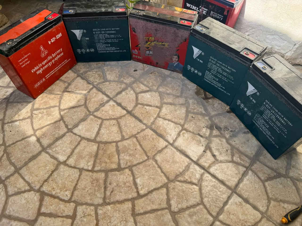 بطاريات • مستعمل • واتساب
