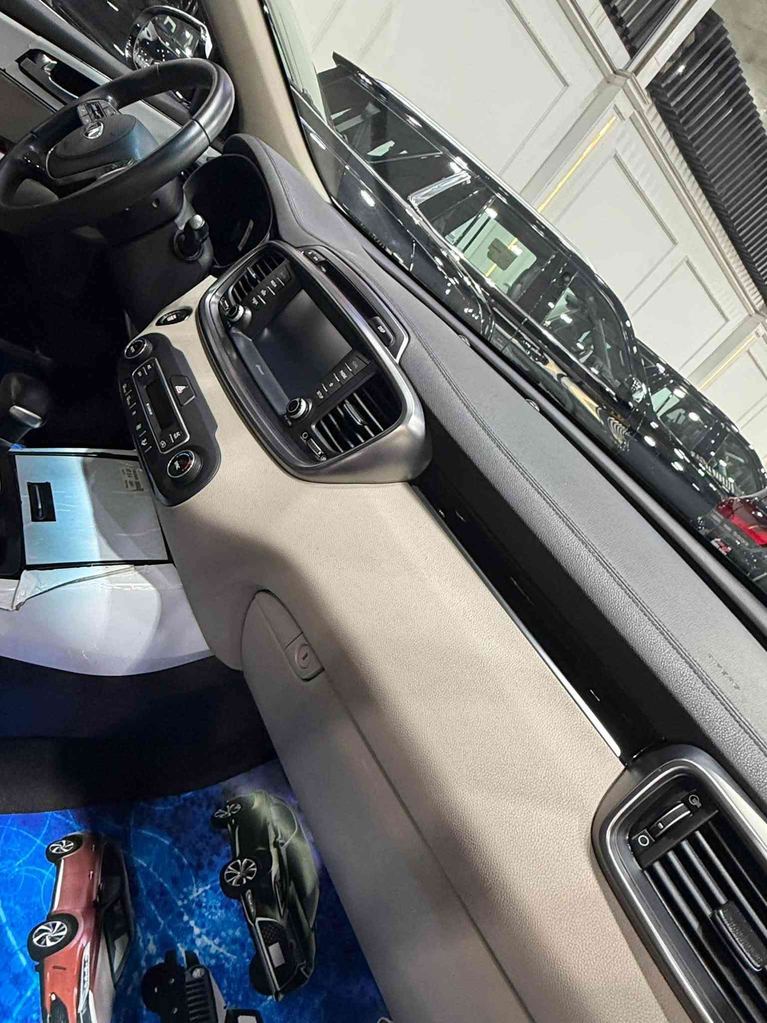 كيا سورنتو 2019
مكفولة كفالة عامة من الصبغ والبارد السيارة جديدة جداً
بانوراما 
كامرة خلفية 
بروجكتر بقلاوة 
حساس امامي خلفي 
شاشة كبيرة 
ماشية 130 
محرك 6سلندر 
كير محرك مكفول من الفتح والتبديل 
السعر 22,800 
مكان السيارة بغداد الكاظمية جكوك 
***********
