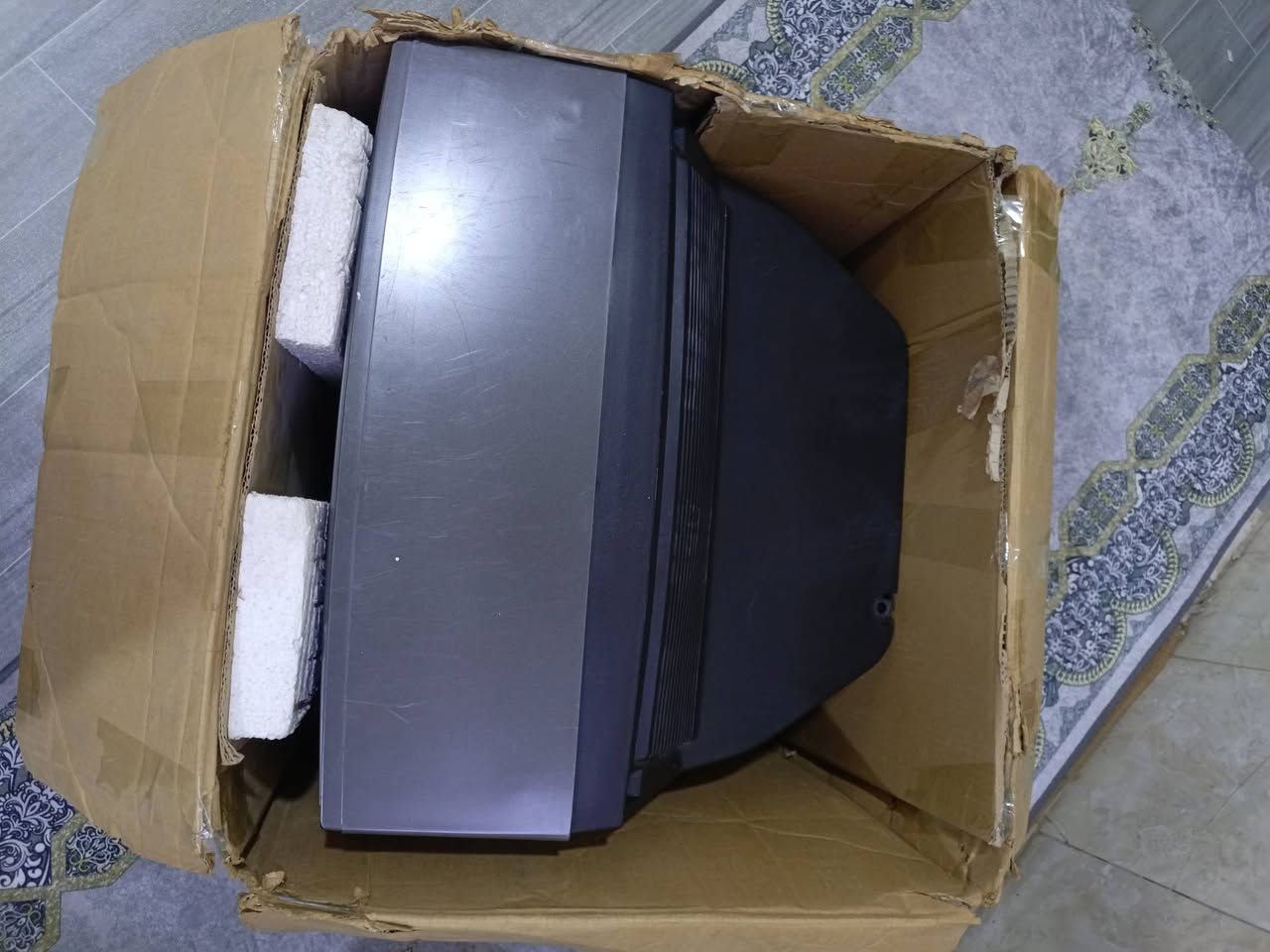 للبيع 
تلفزيون( EIC- قيثاره )
إنتاج شركة الصناعات الالكترونيه العراقيه 
حجم 20 بوصه ..سنه الصنع 1988
مستخدم مع الكارتون الاصلي.شغال وبحاله ممتازه خالي من التصليح نهائيا بلاد وضع شركه مع أريل ياباني اصلي 
نظافه عاليه جدا مقارب للجديد 
للاستفسار ( ***********) متواجد واتساب ماسنجر..يوجد توصيل 
(( السعر مراسله الصفحه))
ملاحظه..كل قطعه بسعرها
