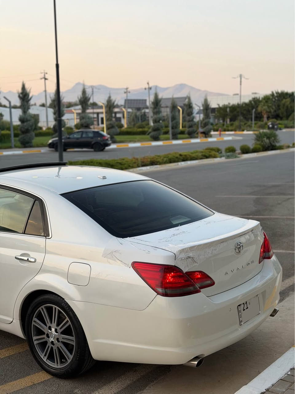 ئەڤەلۆن 2009 Limited خلیجی 
سەیارەکە قەپات مواصفاتی خلییجییە بەسمەو سڵاید و پەردەو کوشن کارەبا سەیارەکە نموونە ماوەتەوە لە جوانی و پاکی 
تەنها یەک پەڵە بۆیاخی هەیە مەکینەو گێڕی نەکراوەتەوە بە شەرتی هەموو شتێک سەیارەکە تەقەو ڕەقە تەبرید و هەموو گیانی بەشەرت چوار تایەو ویلی لۆکی تازە بۆ بەستراوە سەنەوی و پلێتی تا 2029 تازەیە ڕەقەم سلێمانیە نرخی 128 وەرەقەو مەجالێکی زۆر کەم *********** السليمانية, العراق
