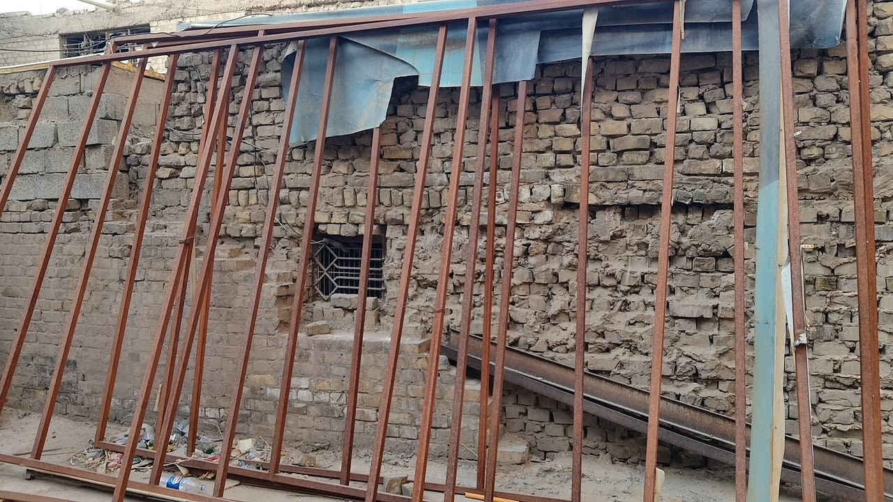 موجود حديد فريم أكثر من قطعه ٤/٣ و شيلمان وسياج حديد وبيبان حديد بيئارسي مكاني بغداد التواصل ***********
