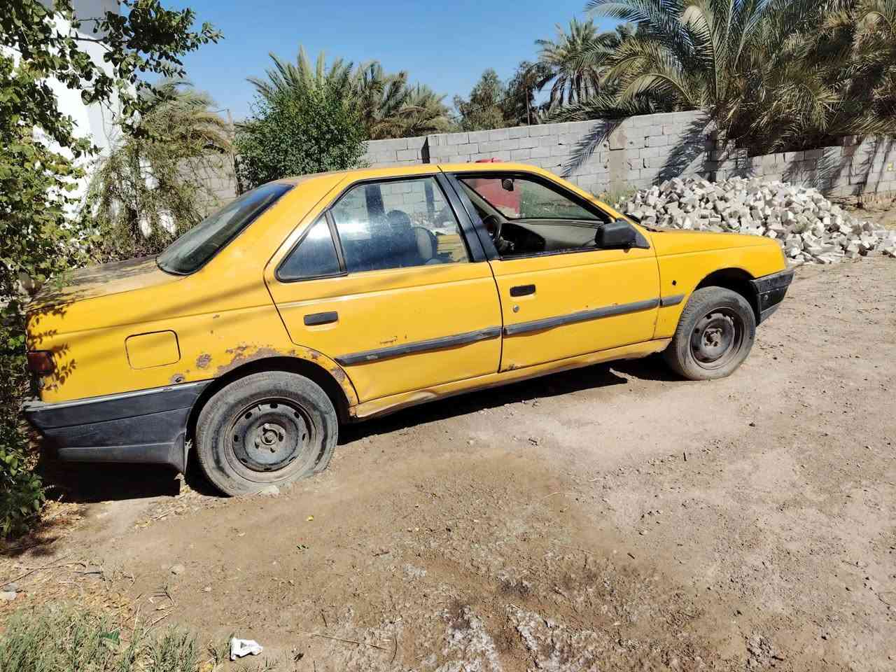 سياره بيجو للبيع موديل 2002اصوليه كهربائياتها عاطله 
سعرها مليون و٢٠٠وبيها مجال 
***********
