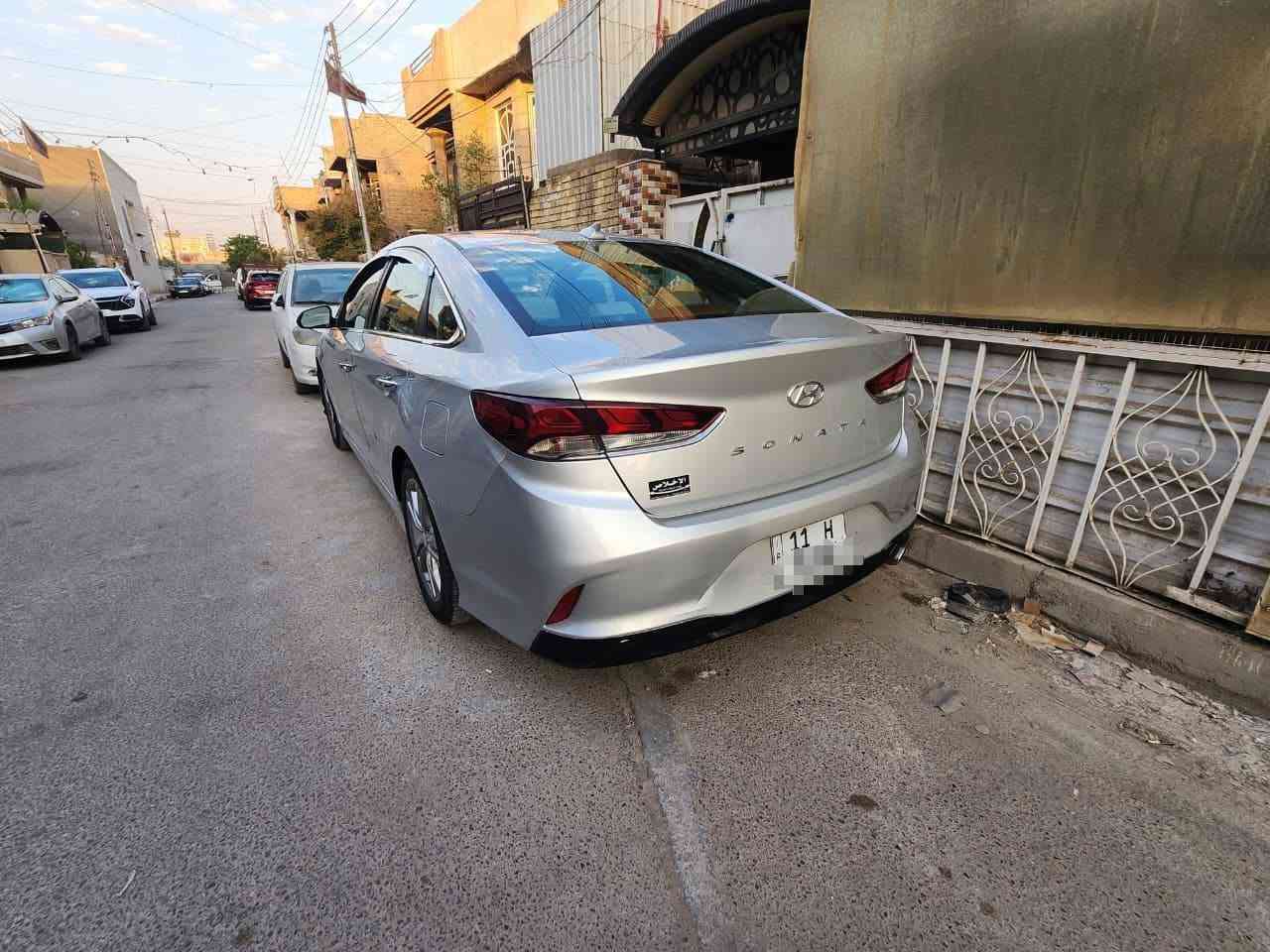 سوناتا للبيع فقط
موديل 2018
ماشيه ٧٨الف
باب خلفي وجاملغ خلفي صبغ
رقمها بغداد باسمي  سنويه جديده 
كير مكينه بشرط
صدر امامي خلفي بشرط
كهربائياتها بشرط
عنوان بغداد 
سعر 125$وبيها مجال 
للستفسار اتصل ***********
