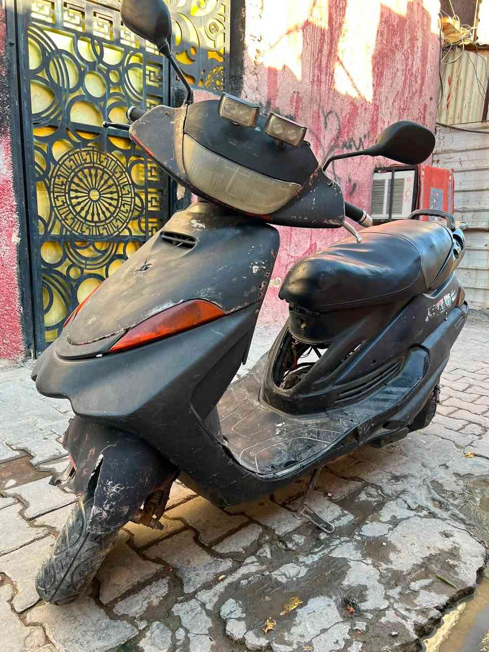 السلام عليكم فراشه للبيع شغاله بيه كلاجات كابريتر الدراجه خير من الله معوز واريد ابيع مكانه بغداد الزعفرانيه سعره ٢٢٥ وبيه مجال رقم ***********
