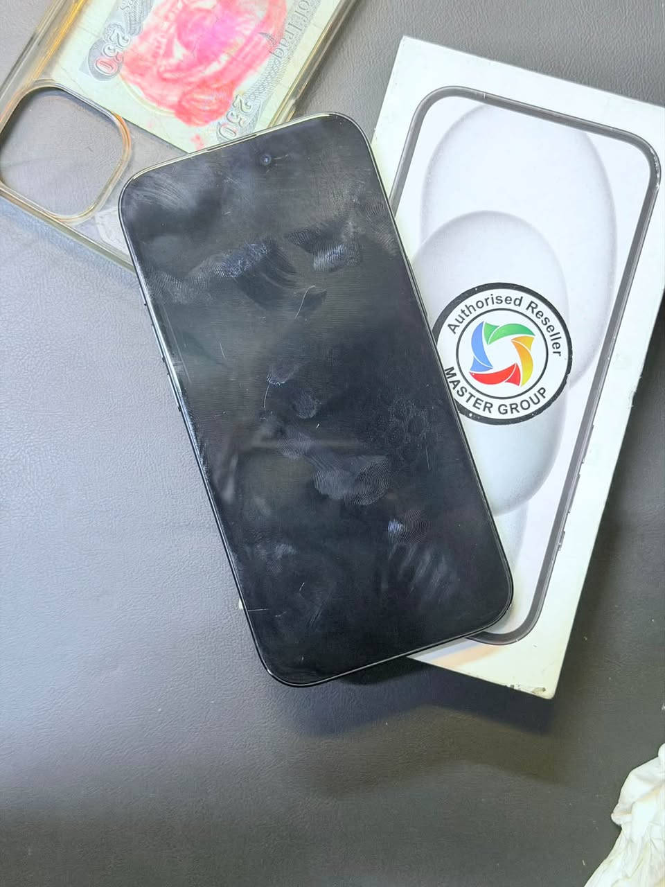 السلام عليكم مكلف بلنشر ايفون 15عادي ذاكره 128 بطاريه82 عدد دورات الشحن850 شخص بصيط بلشاشه الباقي كله نضيف وما مفتوح ابد للاستفسار الاتصار على الرقم *********** المكان بغداد مدينة الصدر مامتواجد على الفيس

