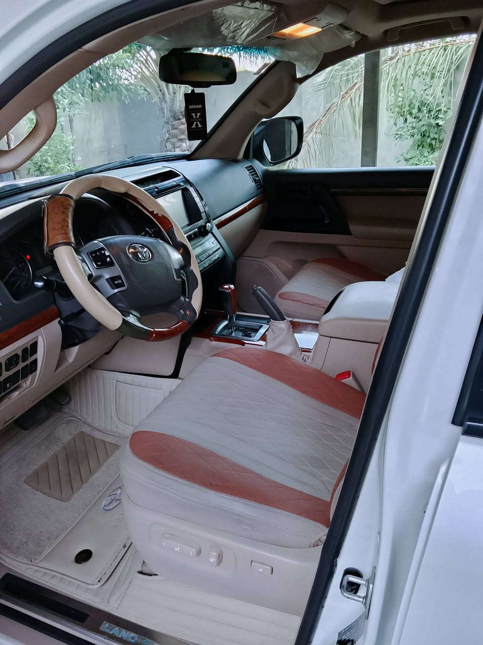 السلام عليكم ..  GXR 2013 للبيع 
محرك V6
السيارة كفالة من الضربة
ماشية : 200 KM الف 
السيارة بأسمي تحويل او وكالة 
رقم سليمانية 
محرك + گير (كفالة شرط الفحص )
السعر : 325$ وبي مجال .

رقم الهاتف : ***********
