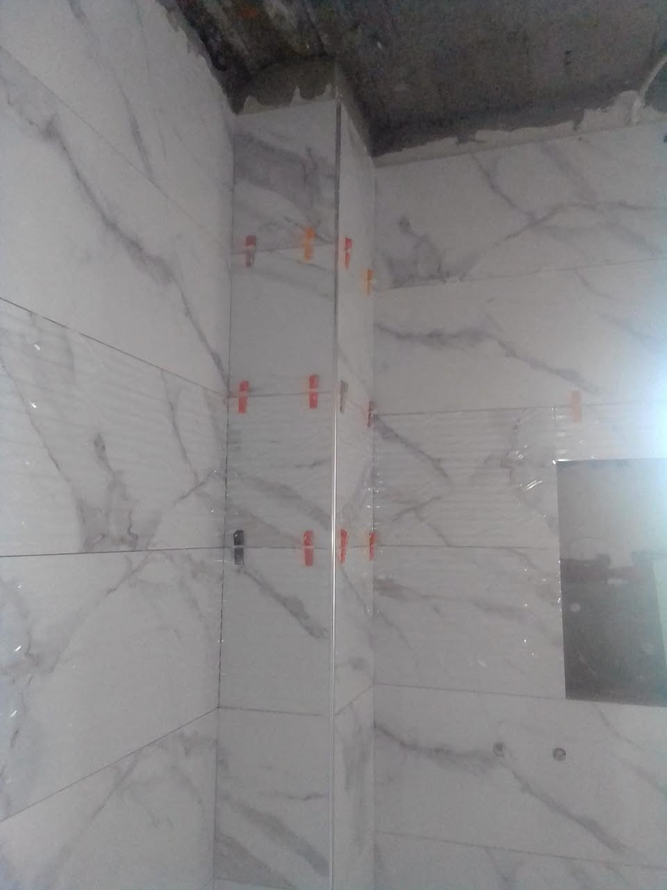 عمل البورسلين والسيراميك والمرمر والواجهات والتصاميم الهندسيه وتصفير الارضيات
بأسعار تنافسيه ودقه وألتزام في العمل والتسليم 🏦
 للتواصل اتصال ***********
او واتساب ***********
 #العراق #كربلاءالمقدسه
