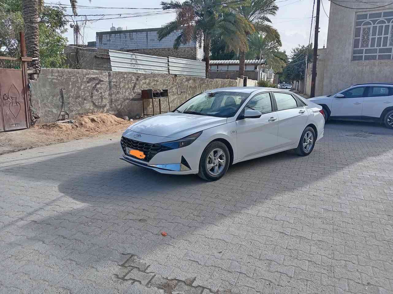 النترا موديل ٢٣خليجي رقم دهوك رقم انكليزي  محرك ١٦٠٠ كير ايتي معروفه مواصفاته   ضربة جنطه والجاملف الايمن  واصله للبدنه شرط ترايك وين متريد
سعر ١٢٥ وبيه مجال مكاني كوفه هذا الاستفسار ***********
