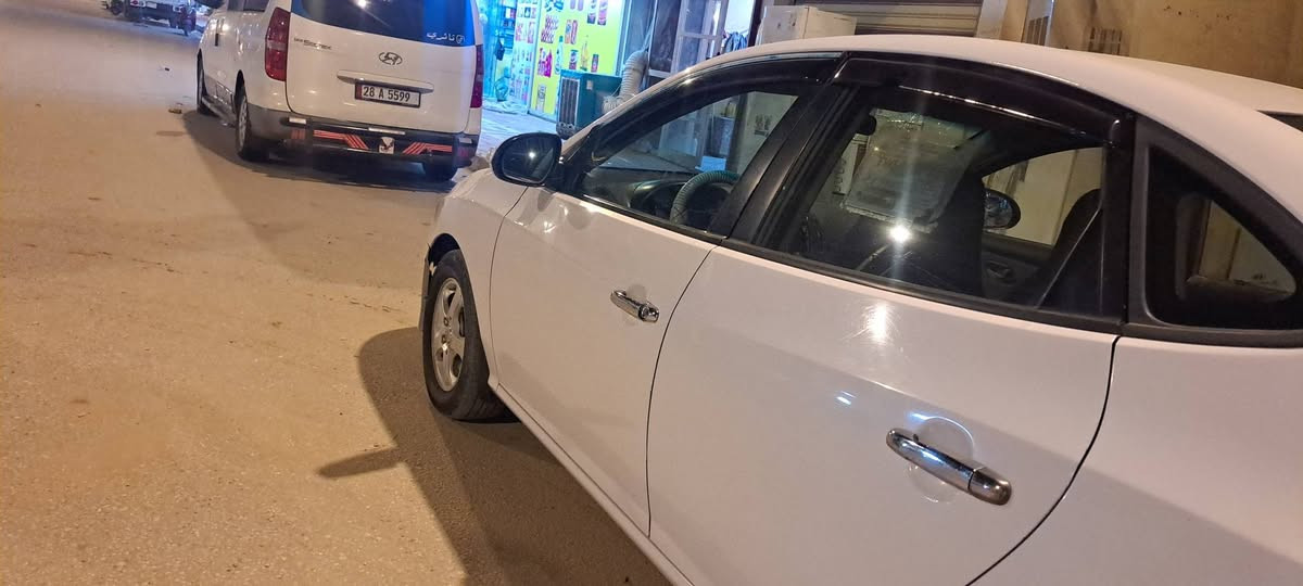 انتره خليجي موديل ٢٠١١
بيها ٣ قطع بدون دواخل 
مكان نجف مناذره
***********
