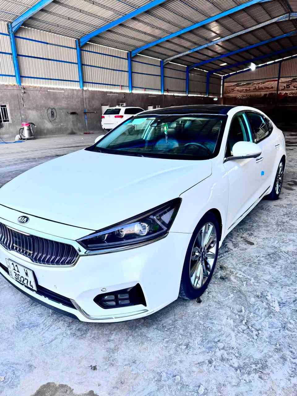 كيا كادينزا SXL موديل 2017
فول مواصفات اعلى فئة 
السعر 175 $
لون ابيض صدفي رقم بغداد 
والسنوية باسمي 
رقم الشاصي KNALC4J17H5066611
ماشيه تقريبا راح اصير 108 ألف ميل
مكينة 3300 V6 
للبيع او المراوس حسب القناعة
موصفات السيارة 
بصمة 
ويل كب 19 بلادي فقط بال SXL
دخول ذكي + ترحيب بالسائق
سقف بانوراما بالكامل 
داتا شو (عرض المعلومات بالزجاج الامامي )
4 كامرات دوارة 360 درجة(Bird view)مع الكامرة الخلفية دوارة 
داخل قهوائي ملكي  ) 
تدفئة وتبريد بالكشنات الامامية مع خاصية تدفئة بالكشنات الخلفية 
شاشة وسطية كبيرة دجيتال بالدشبول 
ميموري مقاعد خزن /3 
استيرن كهرباء جميع الأتجاهات تلسكوب 
تدفئة ستيرن
التنبيه عند الخروج عن المسار
 نقطة عمياء
حساس ضغط الأطارات 
أبل كار بلي واندرويد أوتو 
تطعيم صاج ملكي من الداخل 
بردات جانبية بالأبواب الخلفية 
برده خلفية 
رادار أمامي + رادارات يمين ويسار بالمري 
خاصية التوقف الذاتي عند الطوارئ / رادار تفاعلي 
اوتو ستوب 
ترحيب كامل بالسائق ( انوار + مري + لايتات)
مري قلاب عند الرجوع للخلف 
جنطة كهرباء (غلق + وفتح )
شحن تليفون واير ليس 
هاند بريك بصمه 
اتو هولد 
سستم صوت ( هارمن كاردن ) + 
دمام تضخيم الصوت عدد 2 
شفتات بالستيرن رياضية 
مود درايف 4 أنظمة قيادة للسيارة 
لايت زنون بلادي 3 عدسات عالي ناصي زنون بلادي 
ليد امامي + ليد خلفي 
نظام تنقية الهواء (Clean Air ) دخول هواء نقي 
مري شفط وجميع المري نظام تعتيم ليلي ذكي 
ماسحات الزجاج الامامية/ نظام ذكي متحسس للامطار 
حساسات خلفية 
تراكشن كونترول 
جام اخضر بلادي مع تغليف مغلفه حراري واقي ضد اشعة الشمس / UV 
تحكمات ستيرن فول جهتين 
مروحه التبريد تعلي وتنصىي عند أستقبال المكالمات أثناء القيادة 

وارد امريكي 
حادثها صفحة الجاملغ الامامي الايسر ونص البنيد صبغ + مرشوشه كليرالقطعتين نفسها فقط
السيارة(بدون ايرباك ستيرن ودشبول )
للاستفار ***********
