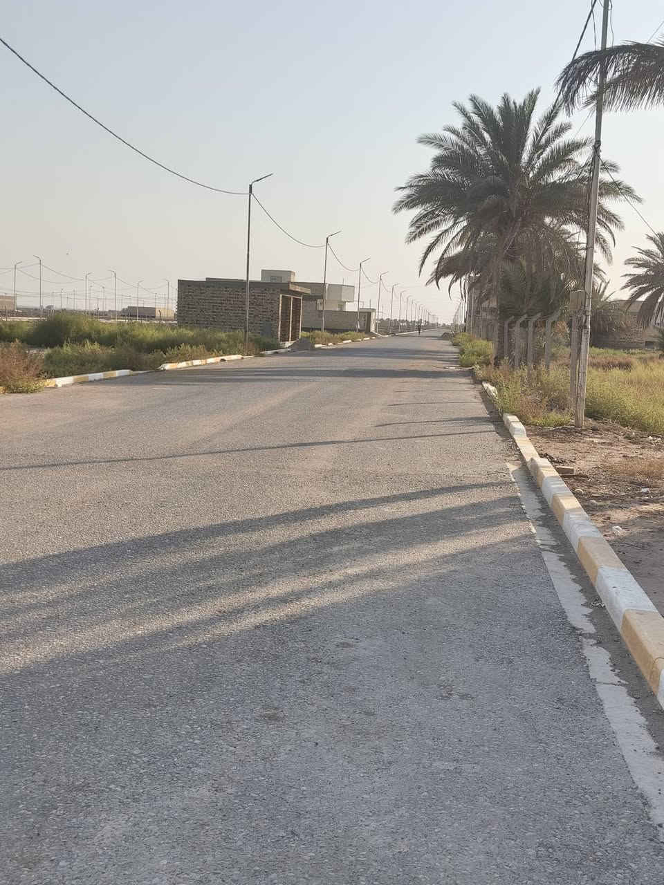 عرصه 600متر كافت الخدمات شوارع 12متر ارصفه ناره اليليه ماء خطين حي لامين مجمع الامير السكني مباشر وري المكتب 600متر ب70مع المجال ***********
