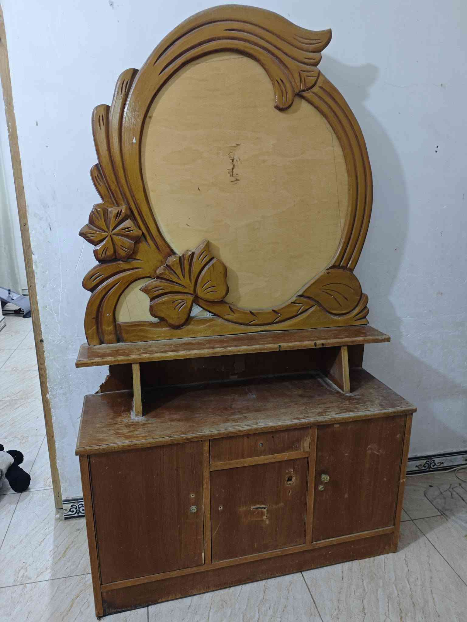 غرفه اخشاب تسكام عراقي بيها اضرار بسيطه كنتور جديد سعر 400وبيها مجال بس الكنتور نطوني بي 250مانطيته محتاج واريد ابيع رقم الهاتف ‏‪***********‬‏ مكاني كوت الجديده نزلت بيت حايف وسلام عليكم اللهم صلي علا محمد وال محمد
