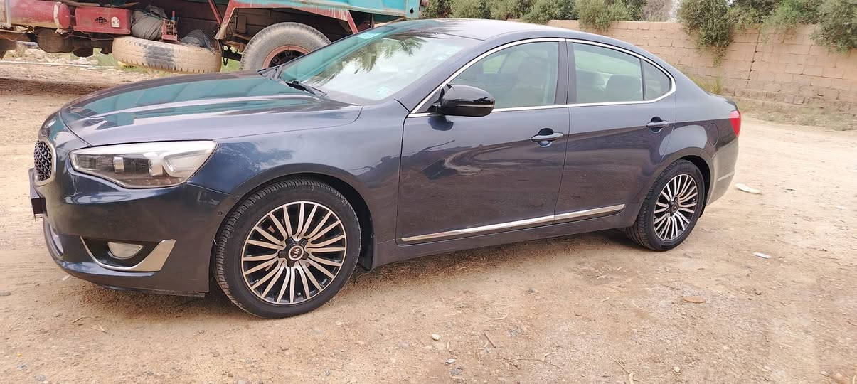 السلام عليكم للبيع كيا كادينزا موديل 2015 وارد خليجي سياره جديده وجاهزه خير من الله بيها صبغ سبع قطع بدون دواخل بدون معجون جان بيها جراد  سته سلندر ماشيه 105 رقم دهوك هزه وفحص جديده وسنويه جديده وباسمي مكان السياره الانبار قضاء هيت السعر98 ***********

