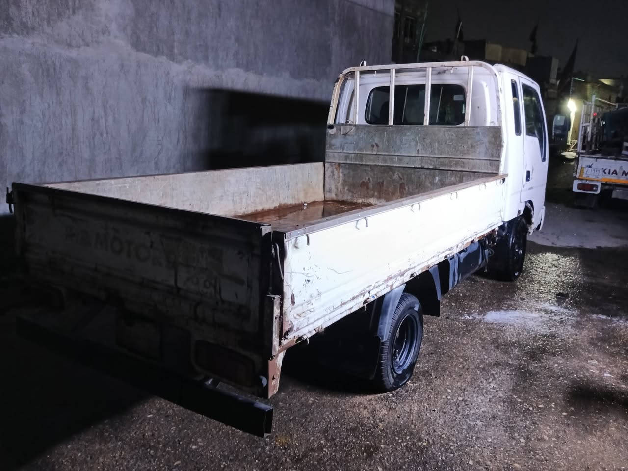 السلام عليكم كيه فنتيره لبيع رقم ديالى تحويل مديل 97
  تخم تاير مكينه توهه مجفته صدر جديد شاصي مكفول 
 سعر 43 وبيهه مجال 
عنوانه بغداد المعامل العماري باقي تفاصيل انتصل وبيك خير ودال 
***********
