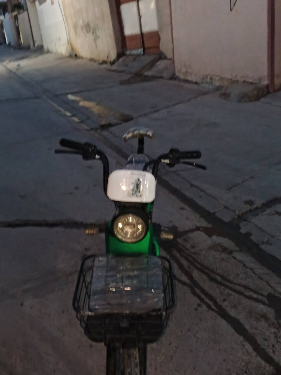 للبيع دراجه شحن 200بي بمجال الاستفسار على هذا الرقم***********
