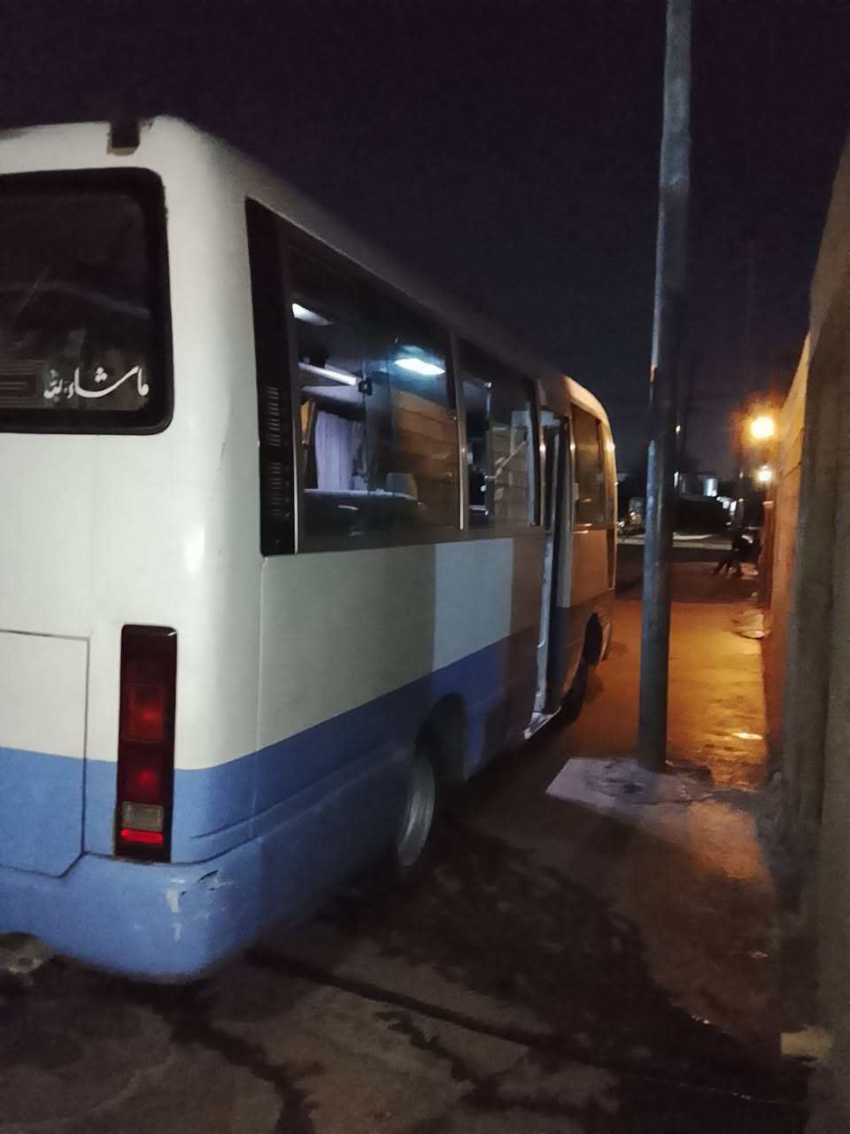 السلام عليكم
كوستر نيسان  
2002
محرك كنتر 
شرط الصرف الا بخار
تدفاء تبريد وي السويج
داخل نضيف كشر نضيف 
مابيه معجون 
حداديه جديده 
مروس يرهم 
و البيع 
الستفسار ***********
