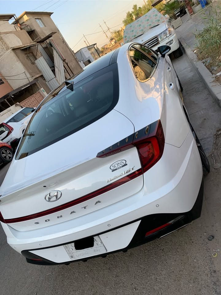 السلام عليكم 
سوناتا فووول مواصفات Limited اعلى فئة 
البجم كبس شركة 
الموديل 2022
الرقم بغداد بأسمي بيع فقط بدون مرواوس

الضرر أمريكا كلش بسيط بدون ارباك تبدل جاملغ امامي نفس اللون وصبغ حافه الجاملغ الخلفي وطرف الباب لغد وشاصي مكفول صور الحادث موجودة الكير والمحرك مكفولات 

المواصفات 
🔹السيارة هونداي سوناتا LlMlTED لون أبيض 
 🔹المحرك: 1.6T تيربو رياضي 
🔹حجم الويل سبورت ويل كب  18 
🔹5 كامرات 360 امامي خلفي جوانب 4k
🔹 دشبول دجتال متغير 3 الوان مع وضعيات القيادة
🔹تقديم وترجيع عن طريق البصمه
🔹داتا شو عرض ع الجامة الامامية 
🔹لدات داخليه بلادي أصل 
🔹لايتات اربع عدسات زينون اصل مع حاجب LED مع اشارة LED
🔹قمارة بانوراما
🔹رادار امامي مانع تصادم
🔹رادار جانبي (نقاط عمياء) بالمرايا الجانبية
🔹 اوتو هولد
🔹شاحن لاسلكي ( wireless)
🔹انارة داخلية 360 
🔹 لايت 4 عدسات زنون 
🔹 4 رادرات + توقف تلقاني عند الاقتراب من الخطر 
🔹گير شفتات بلستيرن رياضي 
🔹 نظام الترحيب عند الاقتراب داخل وخارج السيارة 
🔹اشاير بالمرايا الجانبية
🔹كامرة خلفية دوارة اصل مع الستيرن
🔹شاشة الدشبول حجم كبير للتحكم بأيعازات السيارة
🔹كشنات السيارة جلد ( تدفئة + تبريد )
🔹 رادار مانع تصادم 
🔹 رادار جانبية ( تحذير النقطة العمياء )
🔹گشن ذاكرة (خزن ميموري) لكرسي السائق
🔹تحكم فول كهرباء لكرسي السائق والراكب
🔹تدفئة وتبريد للكشنات الأمامية
🔹تبريد قطعتين امامي وخلفي
🔹گير لمس
🔹تشغيل عن بعد
🔹سستم صوت BOSE 
🔹سايد بريك دگمة
🔹 الصندوق كهرباء ذكي عند الاقتراب يفتح تلقائي 
🔹تحكم ستيرن جهتين بلوتوث وحاكية وكروس سرعة وتحكم صوت 
🔹نظام ABS مانع انزلاق 
العنوان - بغداد - المنصور 
 للاستفسار ع الرقم ***********
