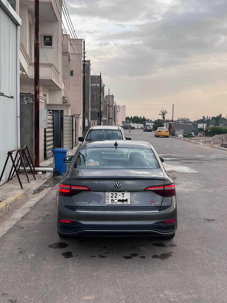 🚘 فولكسفاغن جيتا 2023 SE وارد أمريكي

🔹 الموديل: 2023
🔹 الفئة: SE
🔹 المكينة: 1.5 TSI تيربو
🔹 ناقل الحركة: أوتوماتيك 8 سرعات
🔹 الدفع: أمامي FWD
🔹 الممشى: تقريباً 52.000 الف كيلو متر
🔹 اللون: [نفطي]
🔹 الدواخل: [لون اسود]

✨ المواصفات:
• تشغيل بصمة/زر تشغيل
• دخول ذكي
• شاشة وسطية
• Apple CarPlay & Android Auto
• كاميرا خلفية
• رادار امامي
• مثبت سرعة تفاعلي ذكي
• تحكم بالمقود
• بلوتوث وUSB
• تكييف
• ويالة ألمنيوم
• أنظمة أمان ومساعدة للسائق
•قيادة ذاتية وبريك تلقائي
•كشن كهرباء وتدفئة

📌 السيارة نظيفة ومستخدمة استخدام شخصي
السيارة مصبوغة عام الشاصي:3VW7M7BU2PM020816
السيارة جاهزة ومسويلها صيانة دورية  ومبدل زيت الكير 
رقمها اربيل باسمي ورقمها حلو
وشادلها لايتات مال Sel 
💰 السعر:125 ورقة وبيها مجال بسيط
📍 المكان: بغداد الدورة
📞 للتواصل: ‭***********‬
