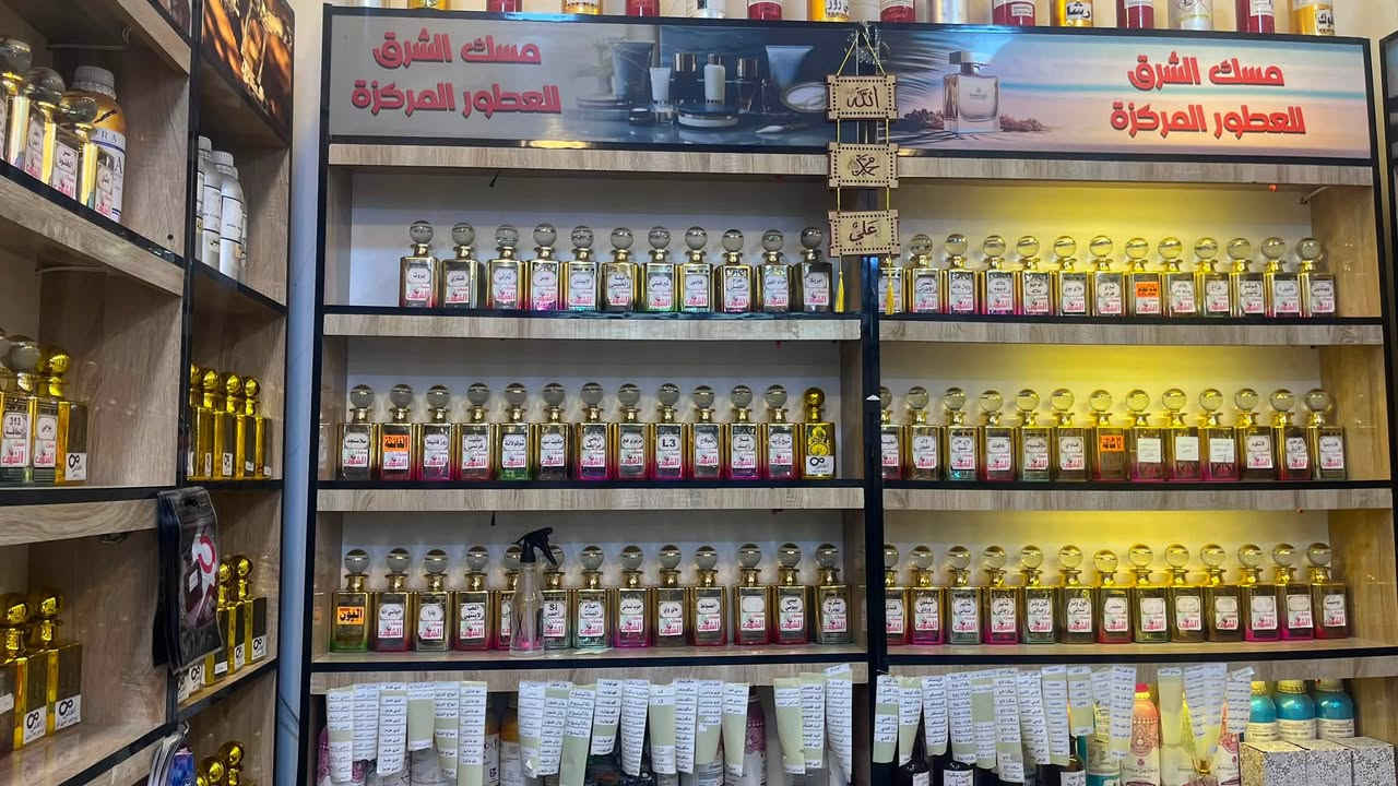 السلام عليكم
بيع غراض فقط 
يحتوي على 150 عطر 
مع مسكات جسم و معطرات جسم و مخمريات جسم 
وعطور جاهزة 
ومباخر كهربائية مع بخور واعواد بخور 
و معطرات جو 
المحل بيع غراض فقط فقط 
سبب البيع لعدم التفرغ 
للاستفسار واتساب 
***********
