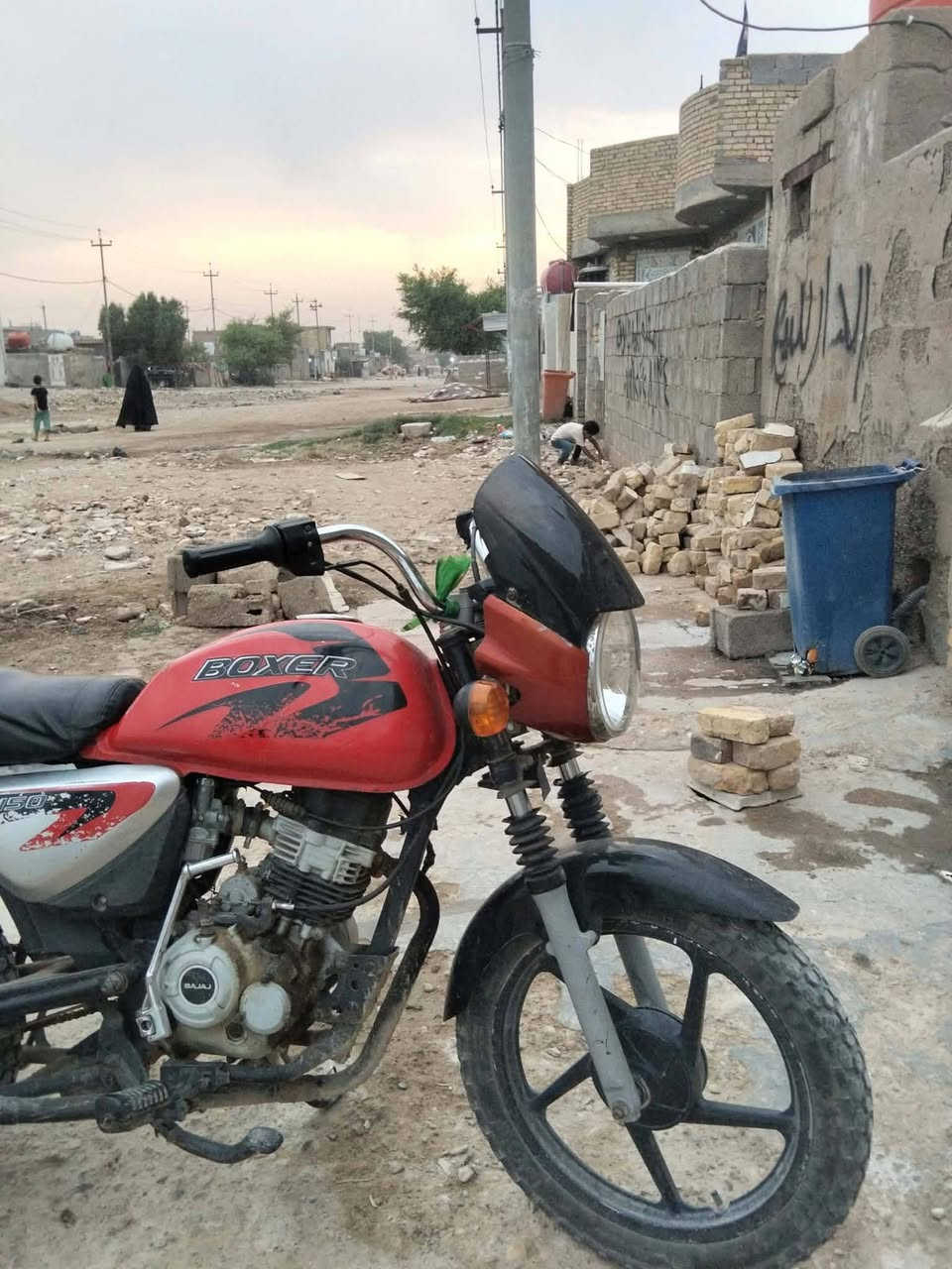دراجه بوكسر موديل 2018 اورق صولي شرط ترقيم اذ تريد مكينته محتاجه ضاغطه وزنجيل لفيتر كلي لان بيه صوت  بس تمشي وشغاله مكانه كوت
*********** 

575 سعره
