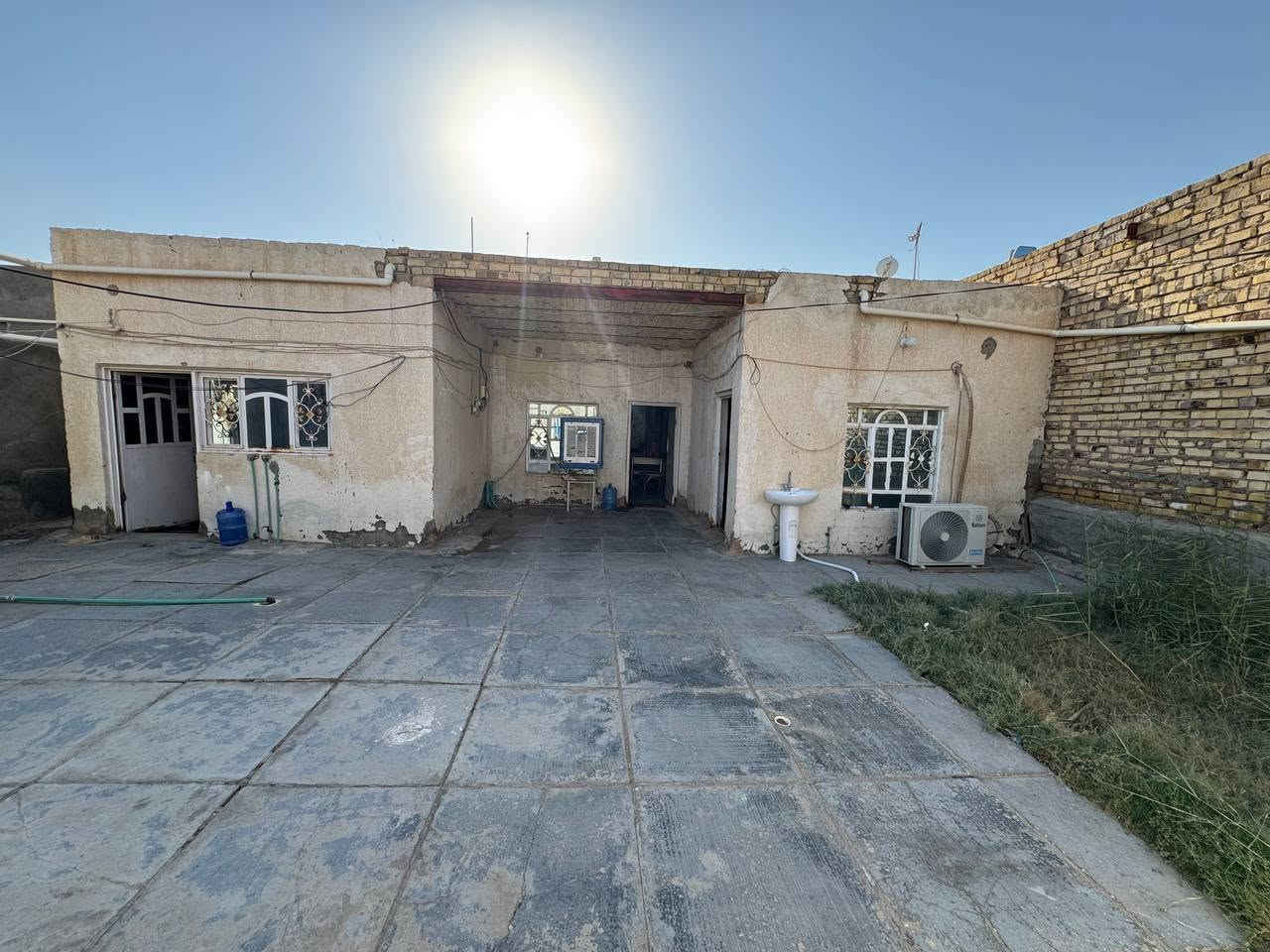 بيت للبيع مساحة ٢٧٠ زراعي سند ٢٥ الموقع خلف جامعة القادسية بفرع مسبح الجامعة
واجهة ١٢ ونص نزال ٢٢ونص
يتكون من
غرفتين نوم
صاله
مطبخ
استقبال
حمام عدد٢
صحيات ١
طارمه واسعة
ممر متر داير البيت
السعر ٨٠ مليون وبي مجال بسيط
للاستفسار الاتصال على هذا الرقم
*********** ابو يوسف
