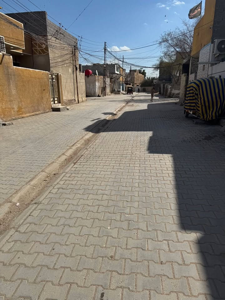 🏡 بيت للبيع
📍 الموقع: حي البساتين – حي الصدرين، مقابل محكمة الشعب.

🛣️ خدمات الشارع: تبليط مقرنص، ماء، خطين كهرباء.

💰 السعر: 47 مليون (قابل للتفاوض بشكل بسيط)

🔹 المساحة: 100 متر.

مواصفات البيت:

* طارمة كبيرة.
* حمام خارجي.
* استقبال.
* مدخلان.
* مطبخ كبير.
* منوّرة.
* حمام داخلي.
* غرفة في نهاية البيت.

✅ البيت نظيف جداً وجاهز للسكن.

📞 للاستفسار والتواصل على الواتساب: ***********
