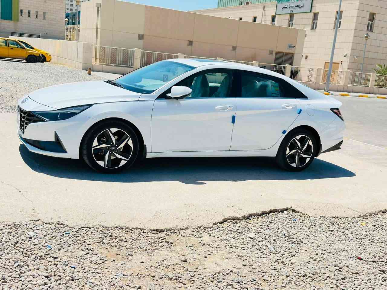 النترا ٢٢ خليجي محرك 2000 فول لنهايه جديده سعرها ١٥٥…بغداد تحويل *********** بسمايه.جديده ماشيه قليل …
السياره باب اول خليجي .. لا امريكي ولا صيني تشغيل ع بُعد اعلى فئه
