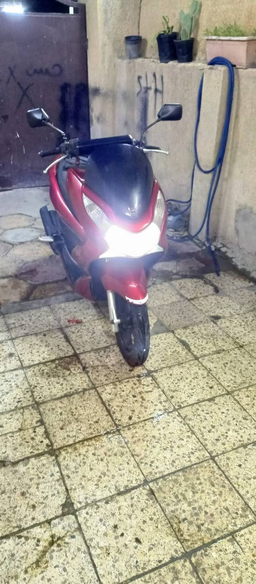 سلام عليكم pcx جيل اول ياباني كفرات اصلي محرك نضيف حساس استان حساس ازدحام  دراجه جديده كامله من كلشي لايت زنون تايرات جدد مكاني الغزاليه موبايل *********** وإذا مراوس بجيل ثاني او ثالث
