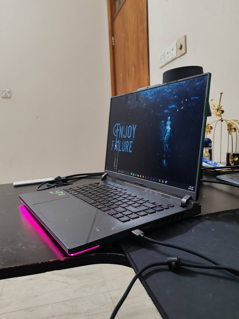 ASUS ROG Strix G16 

​لابتوب مواصفات عالية جداً للبيع. الحاسبة شغالة 100% وما بيها أي عطل فني.
المعالج: Intel Core i9-14900HX (الجيل 14)
​كارت الشاشة: NVIDIA GeForce RTX 4070 (8GB)
​الرام: 32 GB DDR5 (5600 MT/s)
​المساحة: SSD m.2nvme 1.5 TB
​النظام: Windows 11 Pro أصلي

ملاحظة: يوجد أثر صبغ أميري على الكيبورد والشاشة وشخط بالشاشة لان ردت ايل الصبغ بس ما صارت (بسبب جهال اخويه).
​السعر: مليون و٨٠٠ الف دينار (وبيها مجال)
​الموقع: بغداد / الطالبية
​للتواصل: ***********
