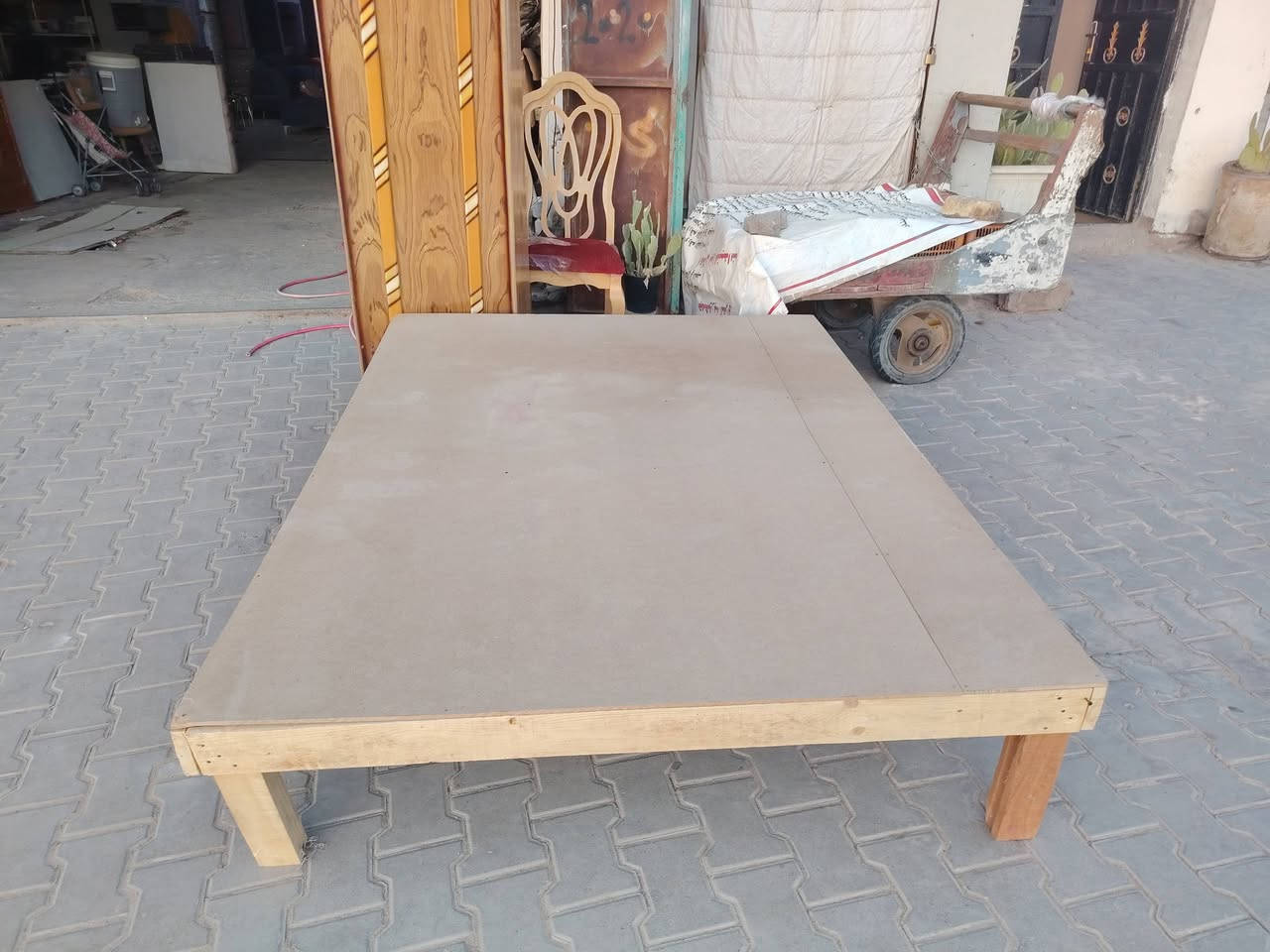 ميز طعام تركي الجام مالته مرمر قوي جدا وياه 6 كراسي السعر 100
جريايه نفرين خشب صاج نظيفه وجاهزه السعر 50 

كاونتر متر نظيف وجاهز اخو الجديد السعر 75

كرسي دوار نظيف وجاهز السعر 25....  الاسعار بيه مجال

المكان نجف حي العسكري كبل شارع السبسيس قرب السوق المحضر للستفسار *********** واتساب
