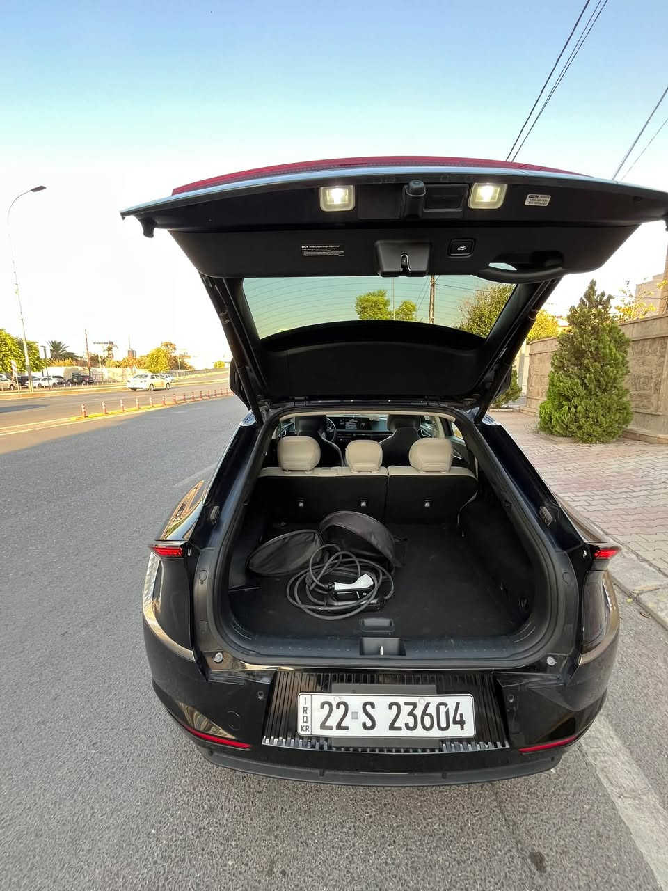 للبيع | Kia EV6 2024 ⚡️🔥
▪️ الموديل: 2024
▪️ كهربائية بالكامل ⚡️
▪️ دبل ماطور AWD
▪️ المدى: يصل إلى 600 كم 🔋
▪️ البطارية: 77.4 kWh
▪️ القوة: 320 حصان
▪️ العزم: 605 نيوتن متر

⭐️ المواصفات:

▪️ فول أوبشن
▪️ كشنات جلد أبيض
▪️ كشنات كهربائية
▪️ تدفئة وتبريد الكشنات ❄️🔥
▪️ ذاكرة كشن السائق
▪️ Head-Up Display (داته شو)
▪️ كاميرات 360 درجة
▪️ حساسات أمامية وخلفية
▪️ شاشة وسطية + شاشة عدادات رقمية
▪️ Apple CarPlay / Android Auto
▪️ شحن لاسلكي للموبايل
▪️ نظام صوت Meridian 🔊
▪️ دركسون مدفأ
▪️ مثبت سرعة متكيف
▪️ Blind Spot
▪️ دخول وتشغيل بدون مفتاح
▪️ إضاءة LED
▪️ مرايا كهربائية

📍 مرقمة أربيل
⚡️ سيارة كهربائية فخمة، دبل ماطور، فول مواصفات
📞 الاستفار ***********
كلين ايرباك سليم حادثها راس البونيد شبر فقط صور الحادث مرفوعه بالمنشور ماشيه 800 الف
السعر 195 مجال

نص مكتوب في الصور:
- BIDCARS