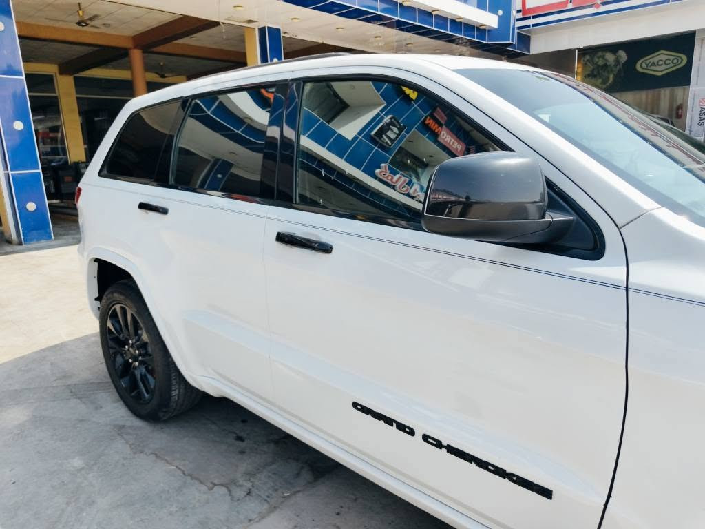 جيب كراند شيروكي 
الموديل   2020
المحرك : V6.  3.6L 
‏‎رادارات جانبيه خلفيه 
‏تحذير الخروج عن المسار 
‏‎تحذير النقطة عمياء  .
‏‎نظام تحذير عند التقاطعات.  
‏‎ كشافات الضباب LED. 
‏‎ دخول ذكي
‏‎حساسات خلفية. 
‏‎ مانع تصادم خلفي. وامامي و قيادة ذاتية 
داخل جلد اسود 
بانوراما 
اخشاب داخلية 
لدات محيطية 
شاشة كبيرة و نظام صوت الباين ١٠ سماعات و دمام خلفي بالصندوك 
كشنات كهرباء الامامية و كشن السائق حفظ ذاكرة 
جميع الكشنات تدفئة مع الستيرن 
مودات قيادة 4x4 
تخم ويل ٢٠ و تايرات جدد 
المري قلاب وي البك / تدفئة / اشاير
صندوك كهرباء 
ماشية  70   ميل 
  بيها قطعتين بس 
*********** للتواصل واتساب فقط
مكلف بالنشر البصرة, العراق
