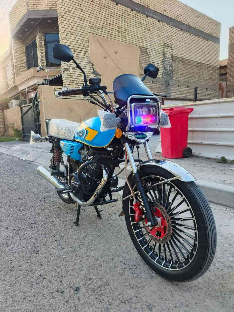 سونك 26 محرك 200 cc مكفولة كفاله عامه ماشيه 12 الف كامله هيه وراقهه
ومابيهه اي نقص وكلشي شغال بيهه العنوان بغداد البياع 
*********** السعر 950 وبيهه مجال بصيط
