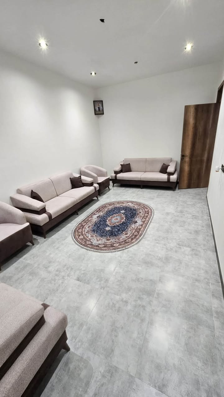 📍كربلاء المقدسة 📍حي ألامل
دار 105 متر سند طابو
واجهة 7.30 ونزال 14.50 زراعي بناء درجة اولى 2026 طابوك جمهوري صب مسلح نزال 
كهربائيات الفنار نظام السبوتات 
عرض الشارع 15 متر 
مجاري +كهرباء 
على شارع الزائرين الجديد 

الارض بأسم صاحب الدار المالك الاصلي

يباع مع الاثاث 
غير مسكون
للاستفسار وتساب✅☎️
***********
