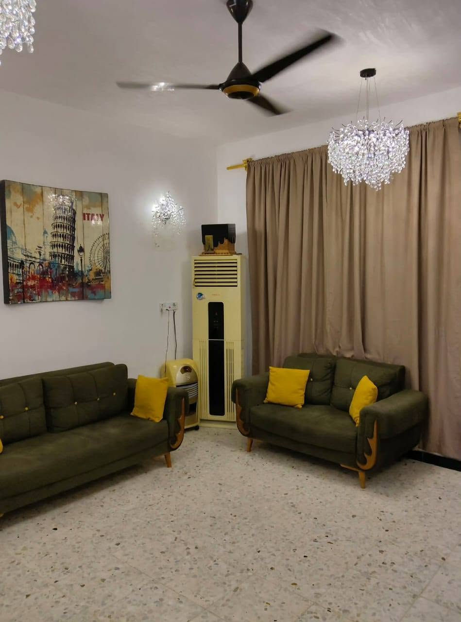 دار للبيع 75م 5×15 طابو زراعي سند 25 طابقين 
الطابق الأول استقبال كبير+ صالة مساحة درج مطبخ + صحيات .
الطابق الثاني غرفتين نوم كبيره+بيتونه .
عرض الشارع 12م كافة الخدمات ماء مجاري تبليط كهرباء انترنيت. البيت بناء حديث .
العنوان / الامين الثانية نواب الضباط حي النفط منطقة القلعة الزراعي 
للاستفسار الاتصال/*********** 
                             *********** 
                    يوجد واتساب + ماسنجر
