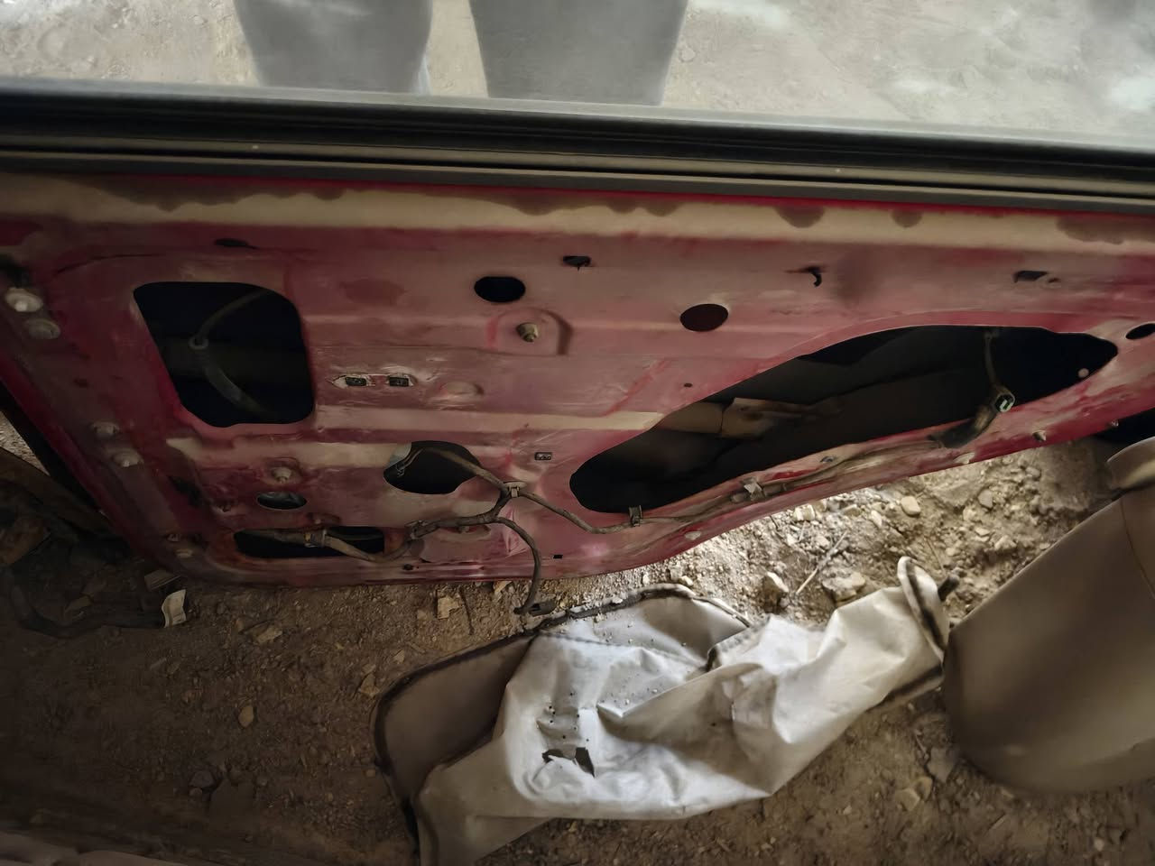 سلام عليكم غراض سياره شيري فلاوين بيبان خلفي فارغه بس جام بيها حدادي صفحت الصدر بس ما عندي العنوان بصره ابي الخصيب حمدان للاستفسار الرقم ***********
